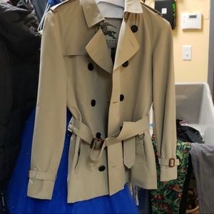 Sandringham Burberry trench coat (short)